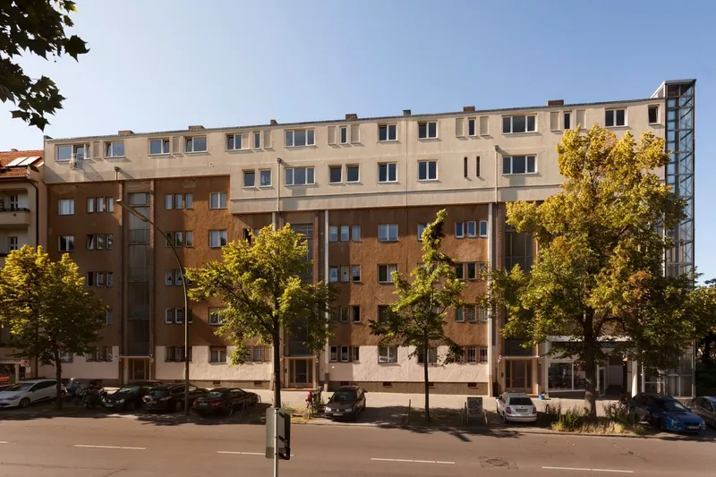 3-Zimmer-Wohnung mit Gestaltungspotenzial in Steglitz zu vermieten! — photo 1